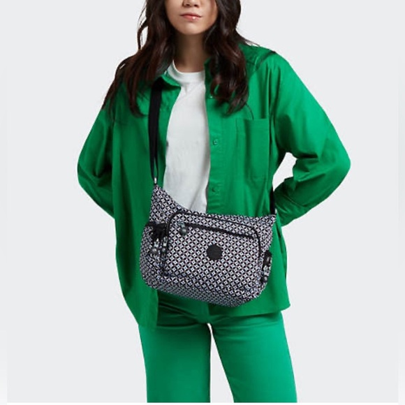 Gabbie Small
Printed Crossbody Bag. New without tag - Picture 5 of 9